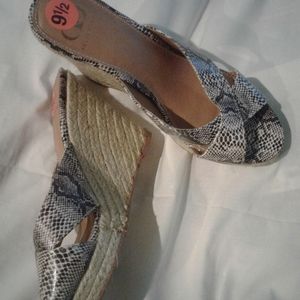 Kelsi dagger Misses Sandals sz 9.5 animal print